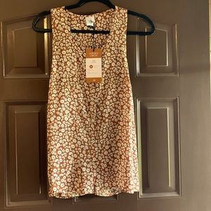 NWT CAbi GOLDEN CIRCLE LARK TOP # 4358 SIZE MEDIUM
